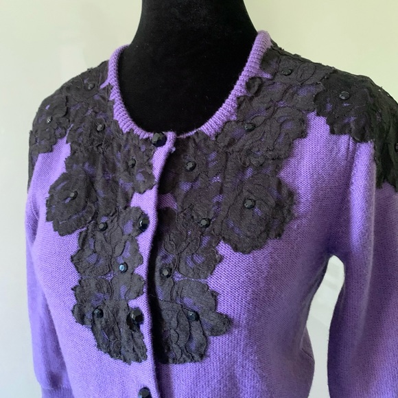 Cardigan sweater. Pretty lace - Picture 2 of 5